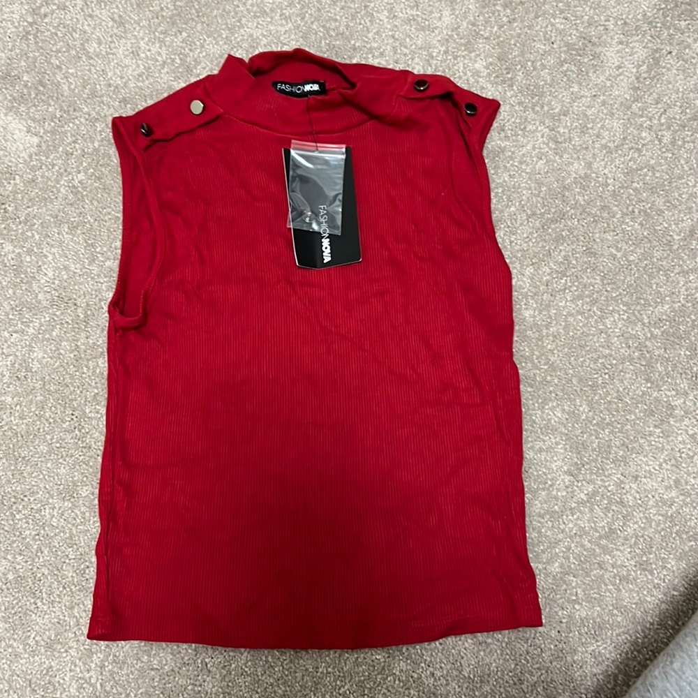 New fashion nova cropped top new with tags size S